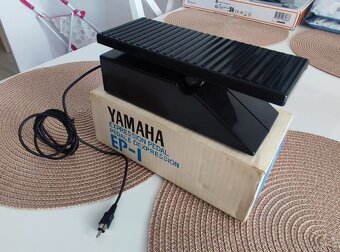 Predám expression volume pedál Yamaha EP-1 - 2