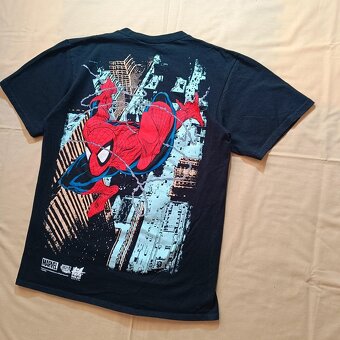 Huf x Marvel čierne tričko s veľkou potlačou Spider-man M - 2
