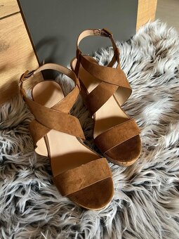 new look caramel letne topanky-sandale na plnej platforme - 2