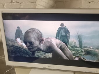 3D LED TV Panasonic TX-L32ET5W - 2