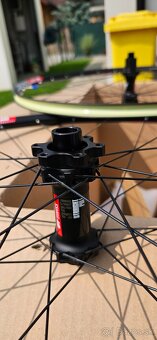 1.58kg nové kolesá DT Swiss 29" boost - 2