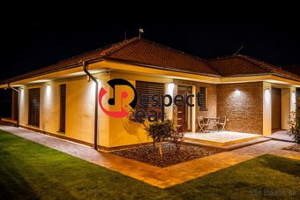 Luxusný rodinný dom s garážou a s kompletným zariadením - 2
