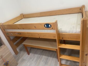 Detská posteľ s rebrikom, matracom a prislušenstvom - 2