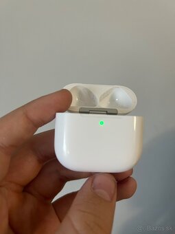 Predám nabíjacie púzdro pre Apple AirPods 4 - 2