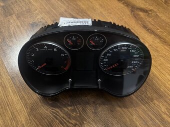 Budíky Audi a3 8p benzin - 2