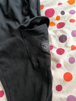 Kapsové tepláky Reserved - 2