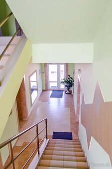 Na predaj: Zabehnutý penzión v centre Trenčína s parkoviskom - 2