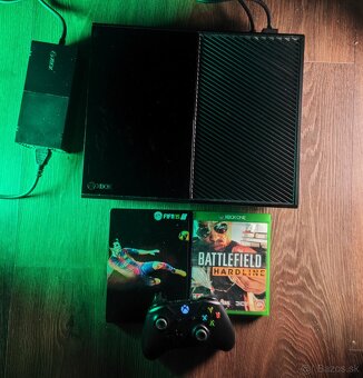Xbox One 500 GB + 2 hry - 2