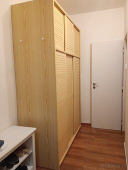 Šatníková skriňa s posuvnými dverami - 2