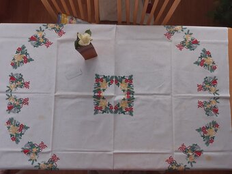 Sviatočné vianočné obrusy. - 2