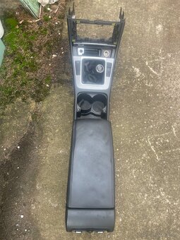 Lakťová opierka VW passat b6 - 2