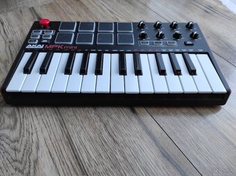Predám Akai MPK mini - 2