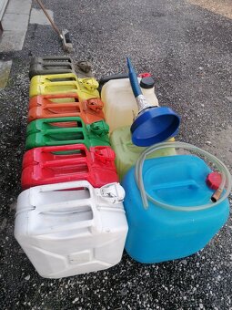 6ks 20l kanistrov plechových - 2