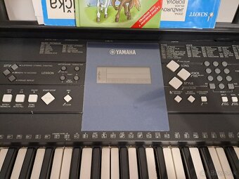 Yamaha PSR E333 - 2