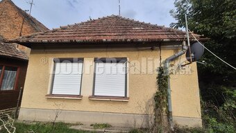 Veľký pozemok s domom. - 2
