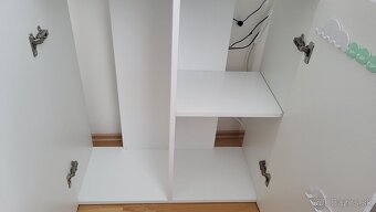 Predám akváriový stôl, akváriá a príslušenstvo k nim - 2