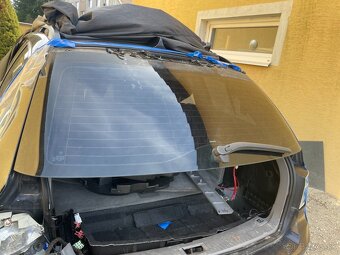 BMW E61 zadné sklo kufra / dverí - 2
