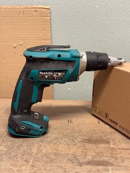 AKU skrutkovač na sádrokartón Makita - 2