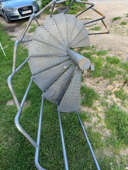 Predám točité schody – výška 210 cm - 2