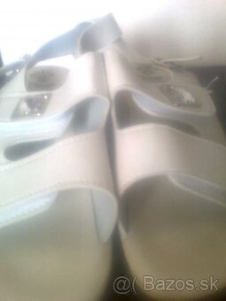 ČEPCE  ŠATKA   TOPÁNKY  A  INÉ - 2