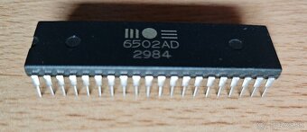 MOS 6502 procesor pre 8-bit floppy Commodore 1541, Atari 810 - 2