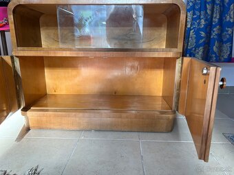 Predám starožitnú vitrínu so zrkadlom - 2