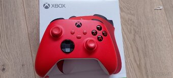 Xbox series s x pulse red ovládač - 2
