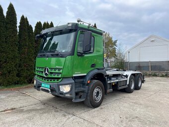 Hákový nosič kontajnerov Mercedes Benz Arocs 6x4 – 2016 - 2