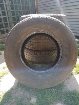 Pneu. 265/70 R16 - 2