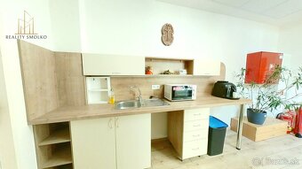 Prenájom komerčných priestorov v centre mesta Spišská Nová V - 2