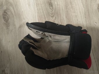 Pravá hokejová rukavica - 2