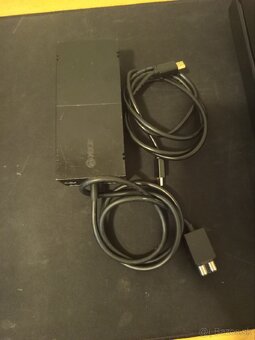Xbox One 500 GB + 2× ovládač + všetky káble - 2
