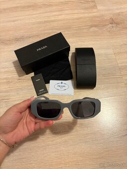Prada PR 17WS slnečné okuliare - sivé (PR1) - 2