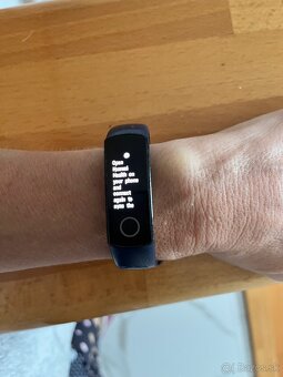 Honor Band 5 vo farbe Midnight Navy. - 2