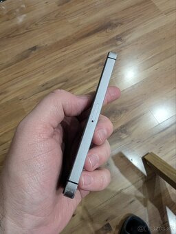 Predam iPhone SE 32 GB - 2