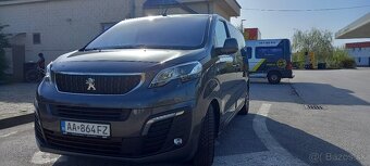 Prenájom auta 7-miestne vozidlo Peugeot Traveller - 2