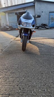 Suzuki gsxr 750 srad - 2