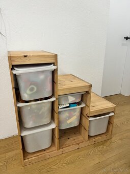 Úložný dreveny nábytok s boxami - 2