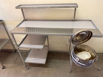 Predám nerezový pracovný stolík na kolieskach - 2