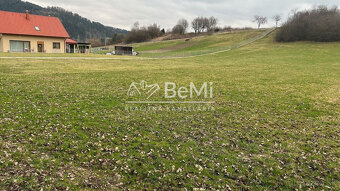 REZERVOVANÉ Stavebný pozemok v obci Vlachy na Liptove ID: - 2