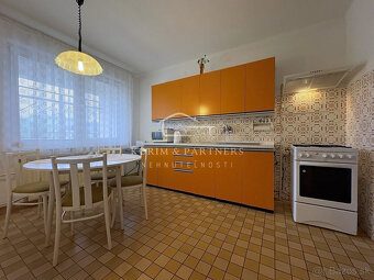 Zaujímavý rodinný dom s menším átriovým dvorom, Komárno - 2