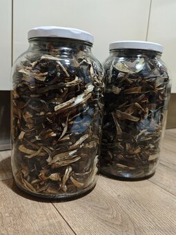 Predám sušené hríby v 4 l fľaši - 2