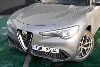 Alfa Romeo Stelvio - 2