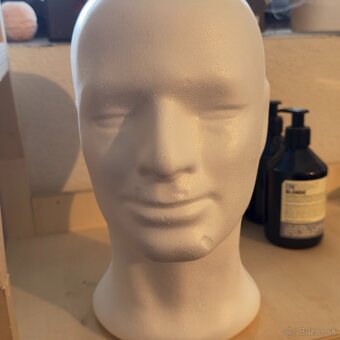 Stojan na parochňu – polyesterová hlava (biela) - 2