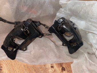 Zadné strmene Audi 330mm kotúč - 2