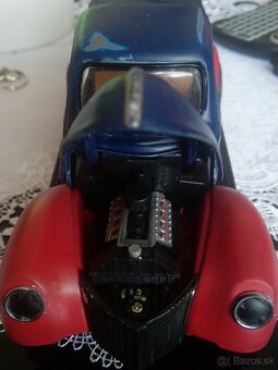Predam Ford 1:18 Golden - 2