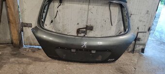 Predám piate dvere /kufrové dvere na Peugeot 207 hatchback - 2