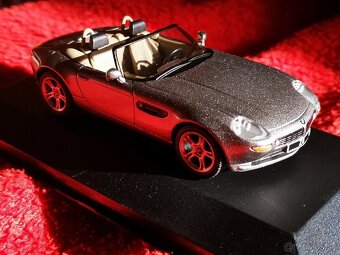 Predám kovový model auta BMW Z8 2000, 1:43 - 2