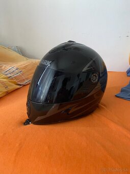 Predam helmu Shark - 2