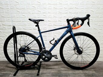 Ponúkam na predaj cestný bicykel Cube Attain 28" - 2